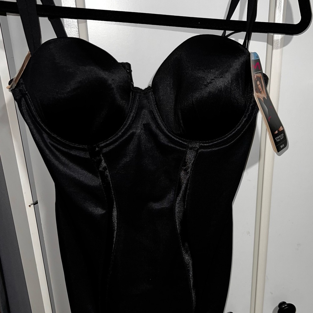 Maidenform Black Strapless full slip